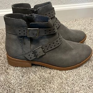 American Eagle Booties Boots Ankle Short 8 Gray